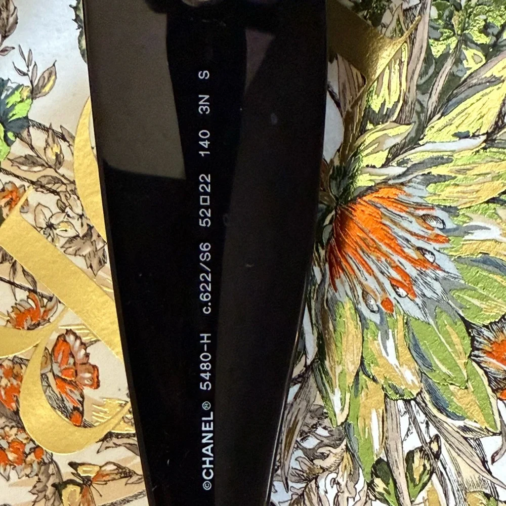 Chanel sunglasses - Picture 6 of 8